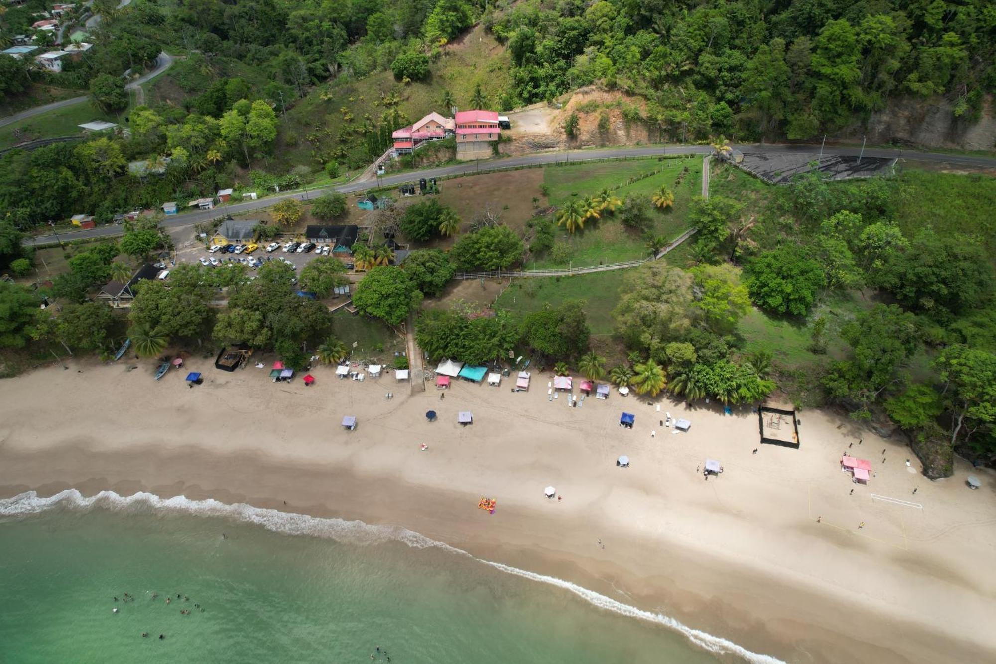 Las Cuevas Beach Lodge Bagian luar foto
