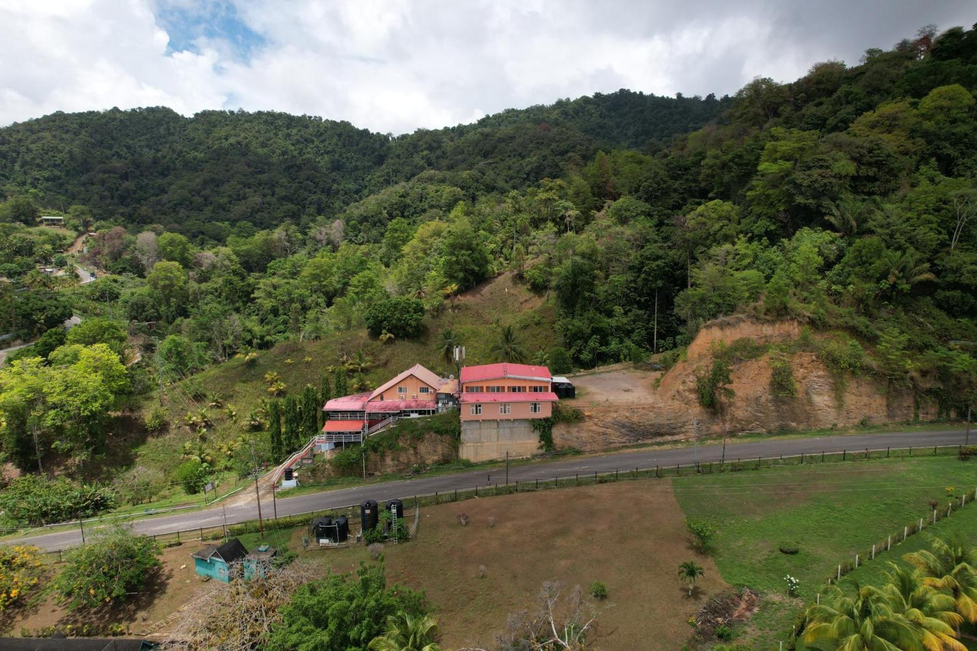 Las Cuevas Beach Lodge Bagian luar foto